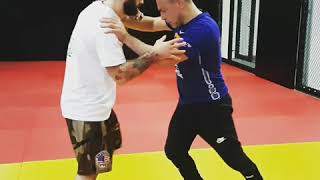 Lotta olimpica per MMA. Variante  passaggio  dietro