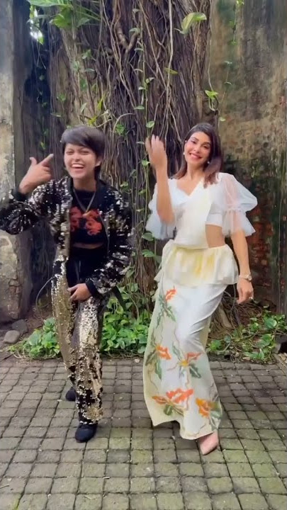 Jacqueline Fernandez🌸 with Yohani in Sri Lanka. #manikemagehithe #yohani #hookstep #dance #trending
