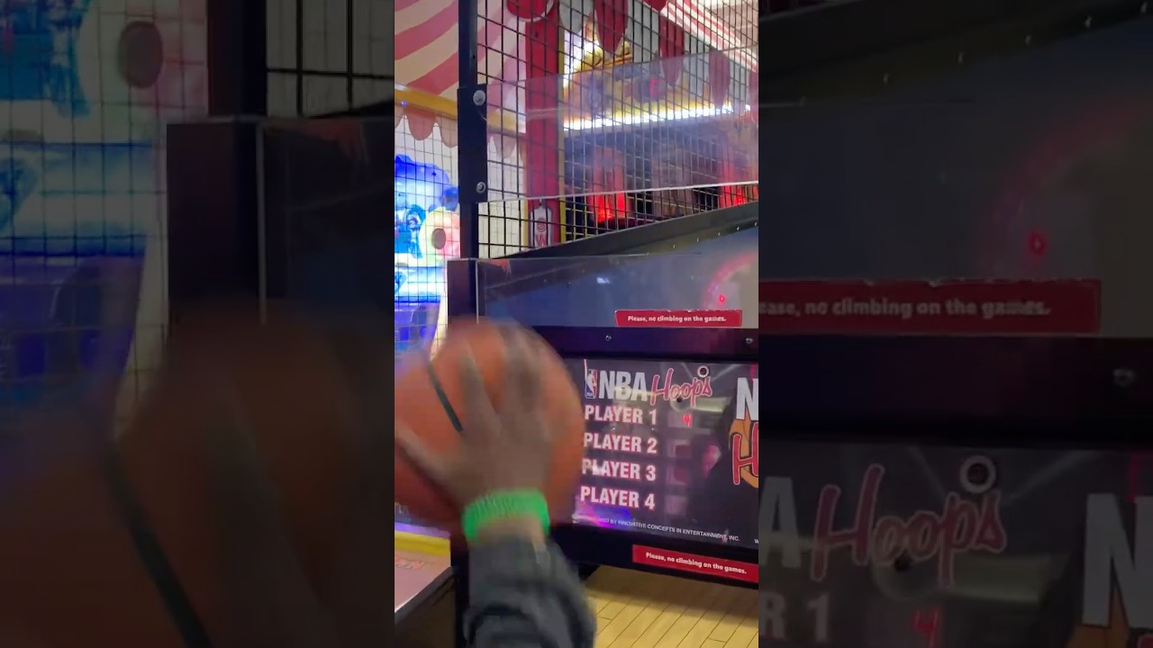 Смотреть «luhk Got caught lacking playing basketball at Chuck E. Cheese» на YouTube Смотреть «luhk Got caught lacking playing basketball at Chuck E. Cheese» на YouTube