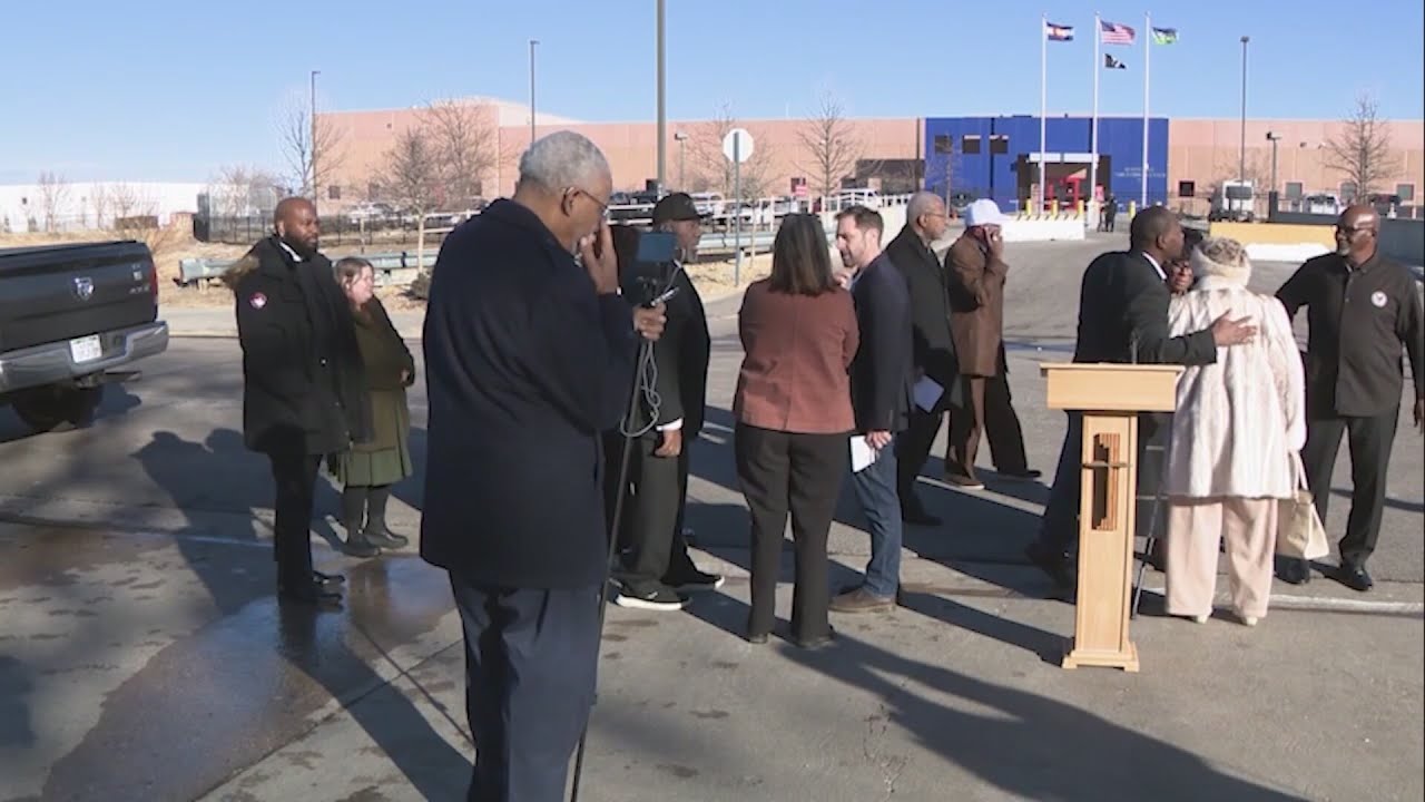 Peaceful rally held outside Aurora ICE detention facility