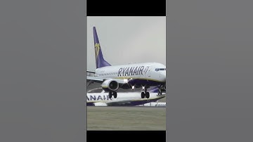 Pilot Uses Reverse Thrust Too Early RYANAIR Landing 😂🤣 #shorts
