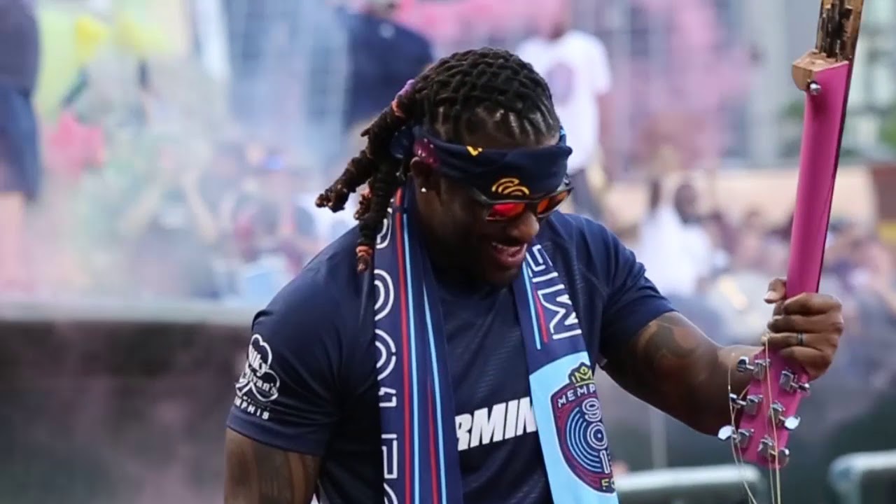 DeAngelo Williams' Guitar Smash