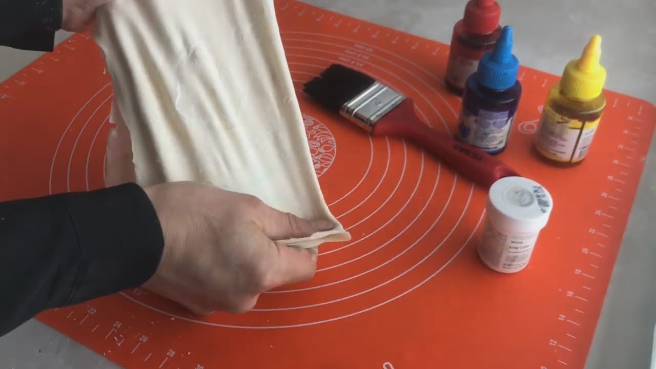 عمل القماس القابل للاكل القماش الغذائي للكيك مع مزج اللون البشري (لون الاوف وايت)  بالبيت #_مع بنتي