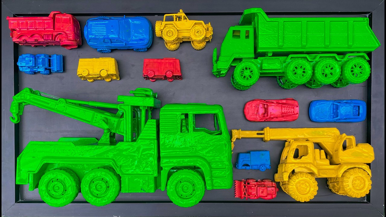 membersihkan mainan mobil truk derek, truk dump, truk crane, mobil polisi, bus tayo, mobil jeep