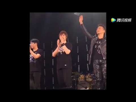 五月天西安演唱会谢幕时阿信勾勾手指也很撩人啊 ！