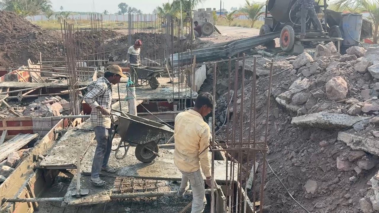 वृद्धाश्रमाचे काम खूप जोरात चालू