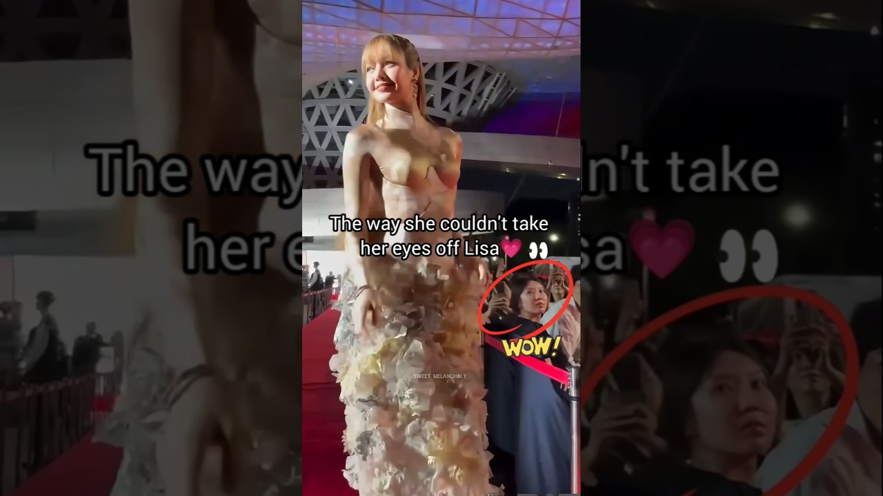 The LADY couldn't take her eyes off Lisa!! 😍✨ 