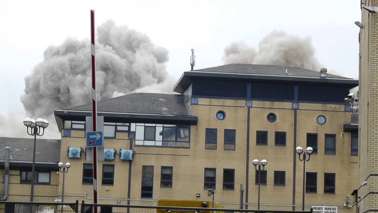 Norfolk Court Glasgow Gorbals Demolition 8th May 2016 - YouTube