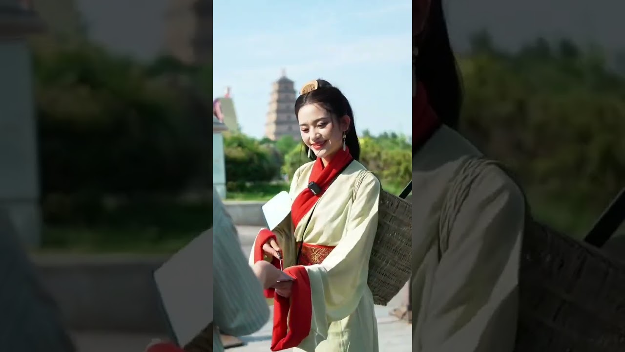 Bumping into a group of ancients from Qin Dynasty in Xi'an! 