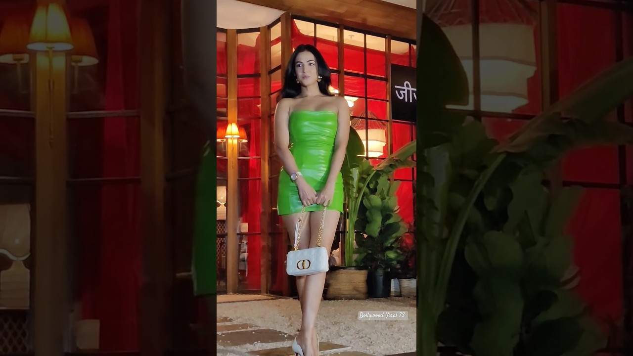 Sonal Chauhan Arrived At Karishma Tanna Birthday Party 