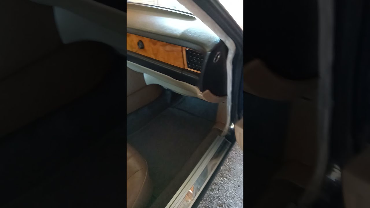 A look inside the Jaguar XJ40