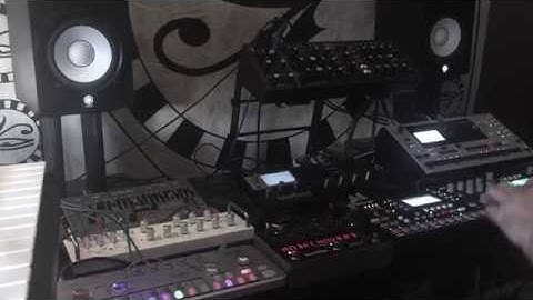 Behringer Model D - Live Acid Electro