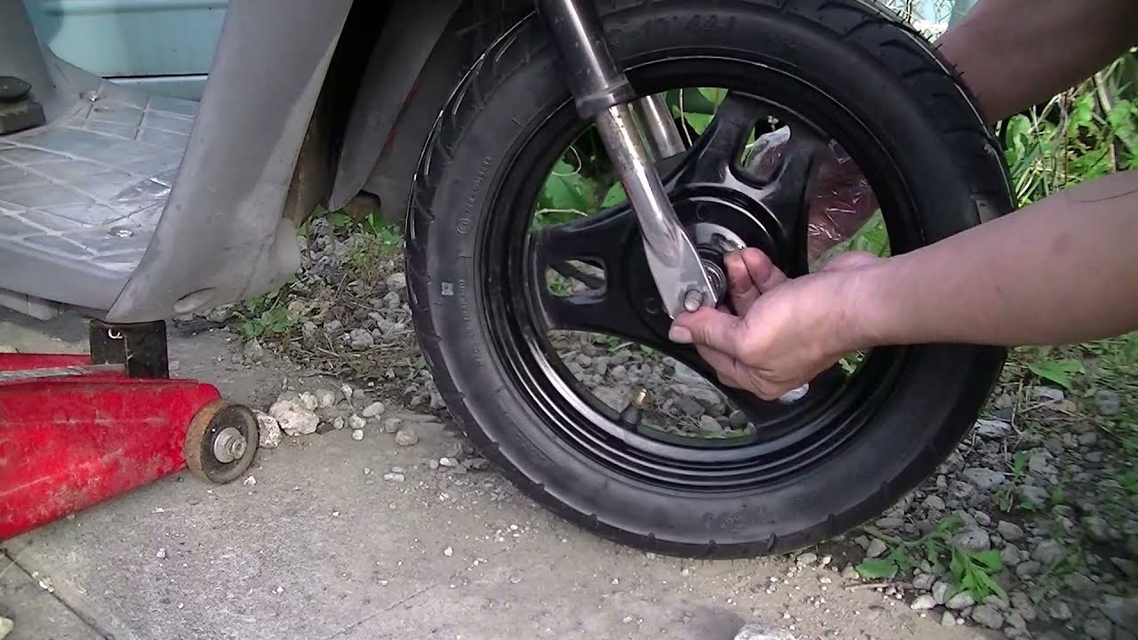 SUZUKIレッツ4フロントタイヤ交換 lets4 Let's 4 Front Tire