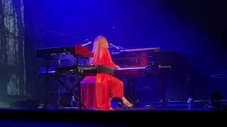 Tori Amos - Upside Down (Carré, Amsterdam, The Netherlands, 6/04/2023)