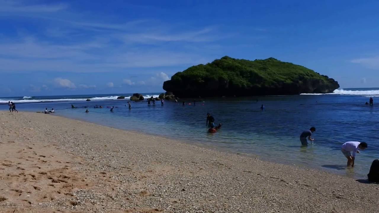 Keelokan Pantai Sadranan Yang Berlokasi Di Wonosari Yogyakarta