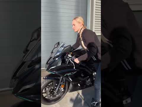 Yamaha R1 2023