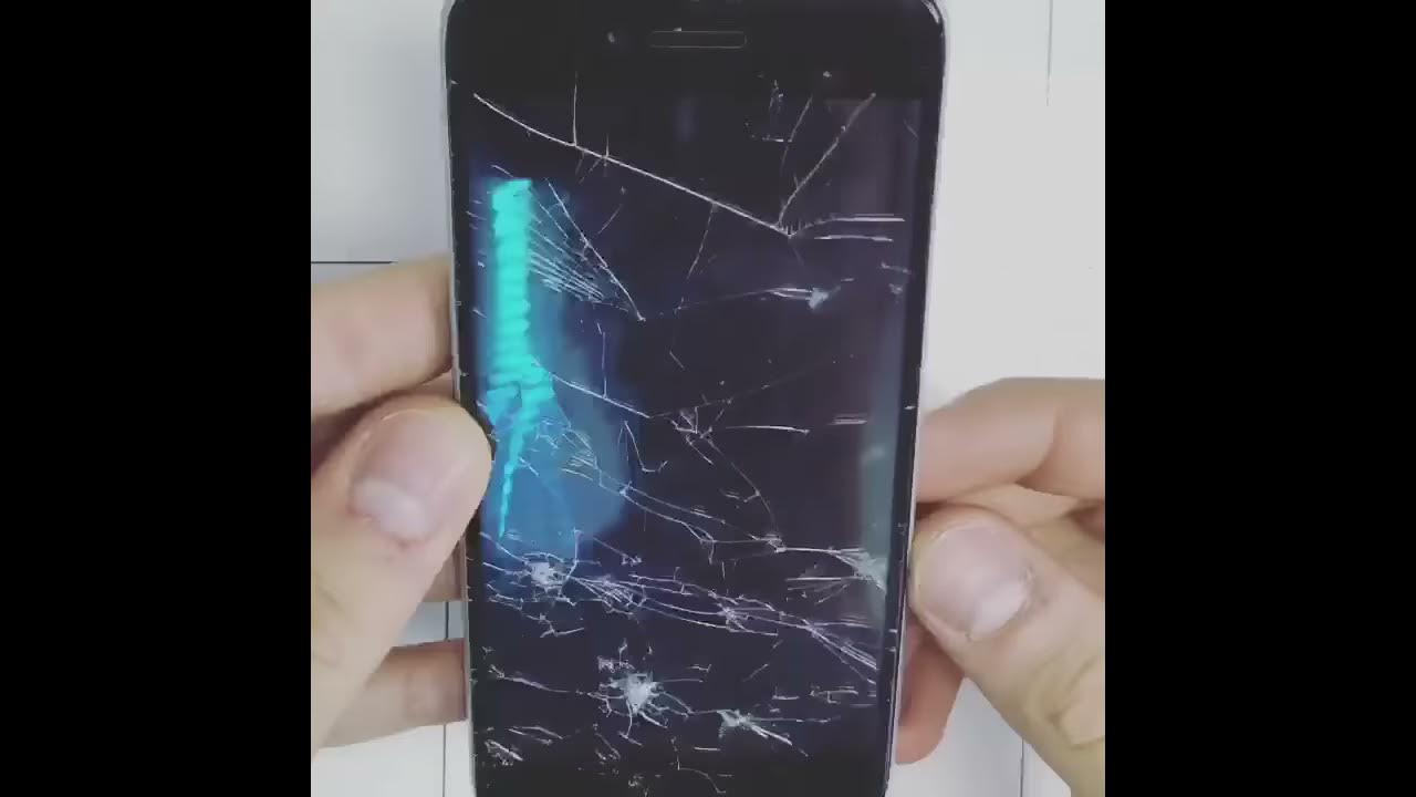 Снять разбитое. Iphone 7 треснуло защитное стекло. 13 Iphone треснуло защитное стекло. Iphone 7 разбитое защитное стекло. Айфон с разбитым защитным стеклом.