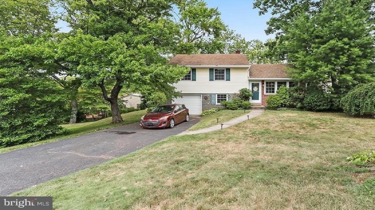 104 FRENCH ROAD, COLLEGEVILLE, PA Presented by Bob Downs.