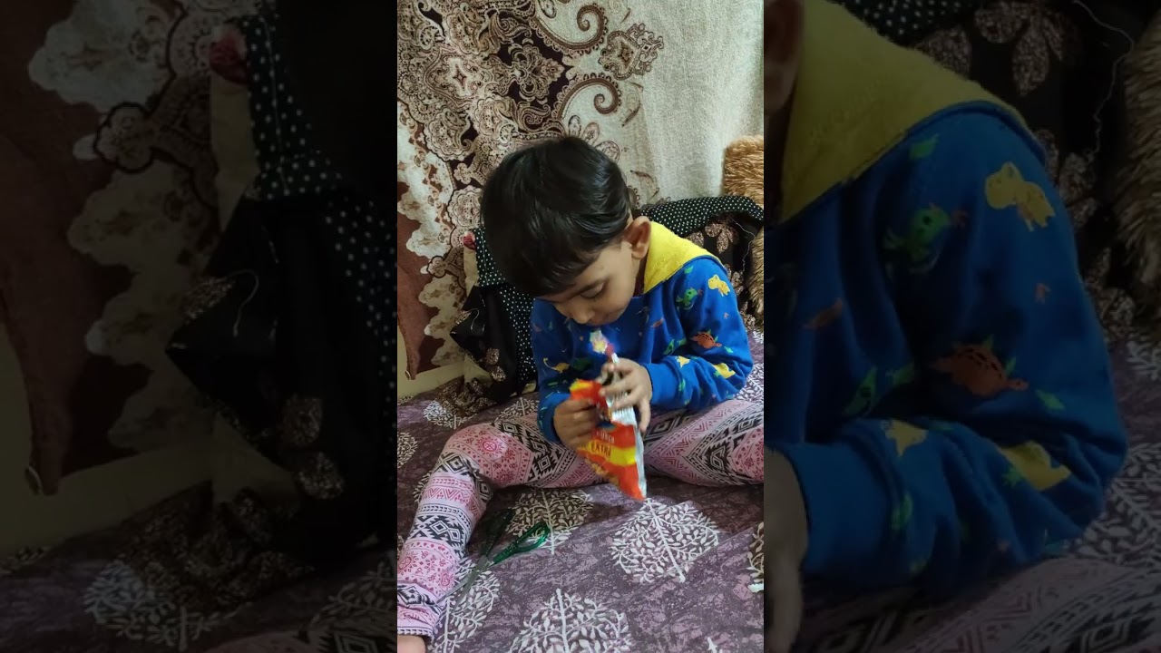 chips chooses kurkure and aloo bhujia dilaya cute baby sona ko trending viral video😋😋