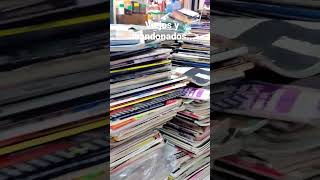 Algo curioso es encontrar revistas y libros viejos en un #mercado en #México #travel  #vlog