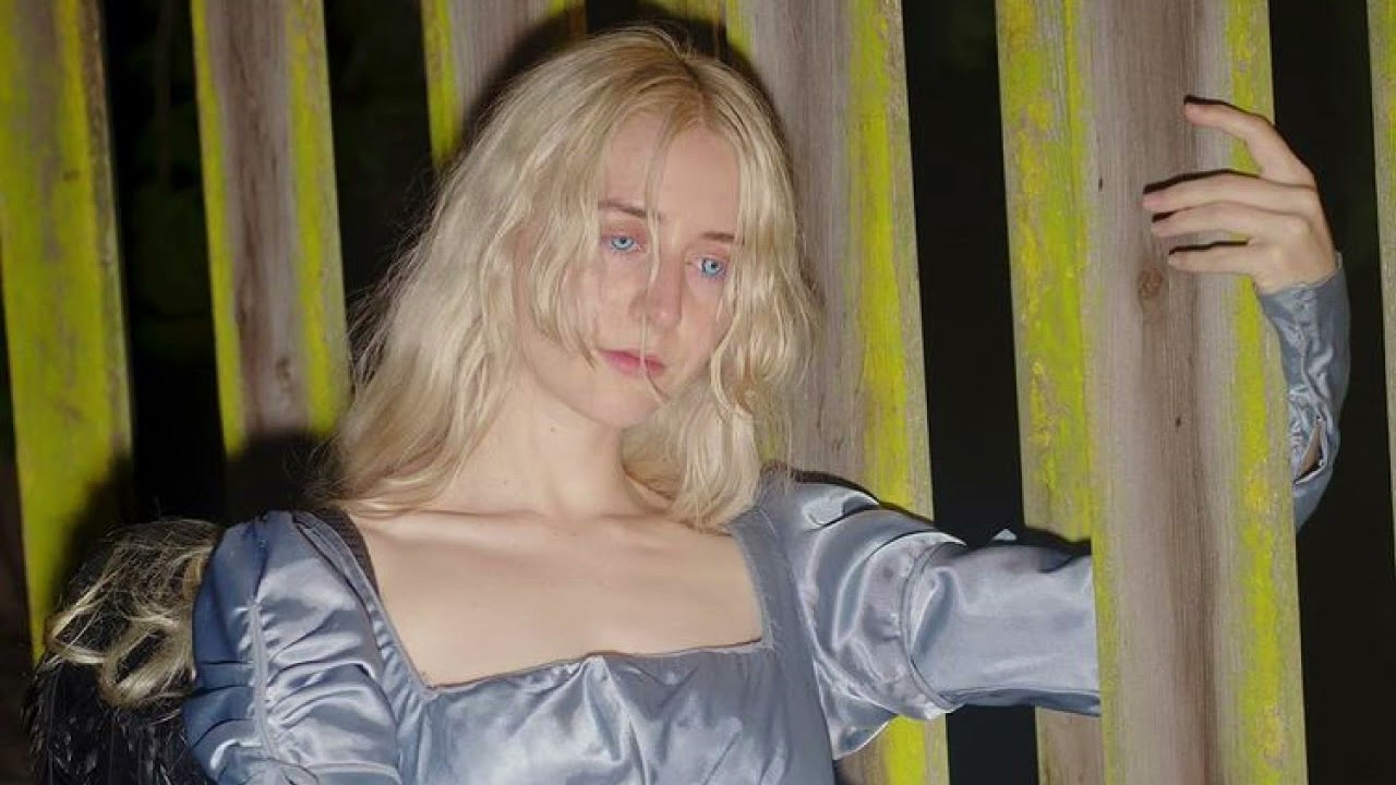 Obejrzyj True Blue - Lucy (Club) w YouTube Obejrzyj True Blue - Lucy (Club) w YouTube