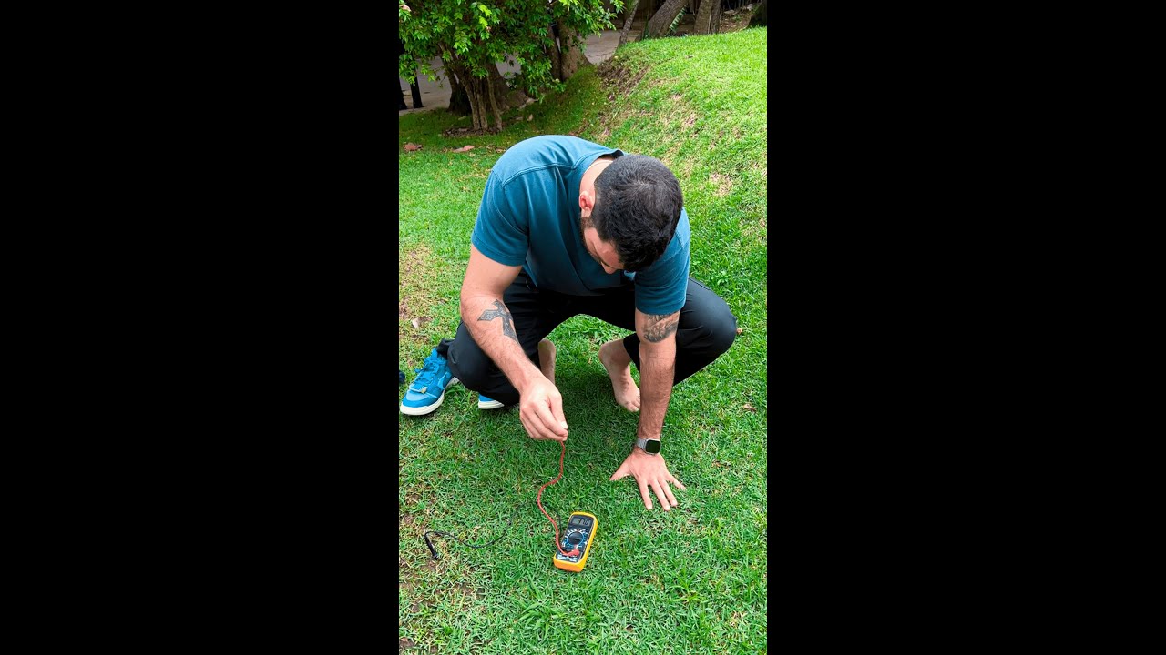 É por isso que você deve pisar na TERRA descalço todos os dias!!😮