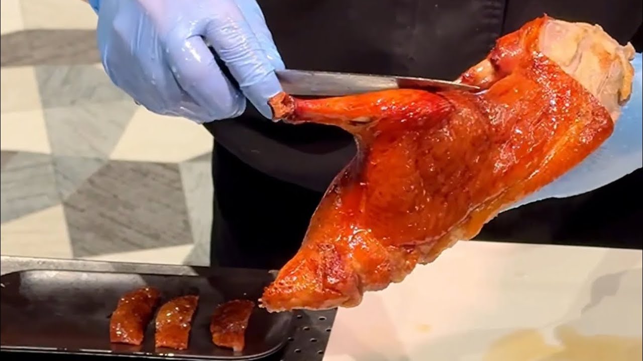 生日餐🤤享鸭服務態度真的很好👍🏻二三月很幸福一直吃免费的生日餐有些餐卷没限时间就不 急着吃好像还有两三顿可以吃🥰#生日 #生日餐 #鸭 #烤鸭 #享鴨