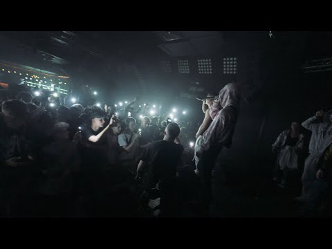 #cowboy_prank. The reactions are priceless.LOL. elucon statue prank. luco patung.