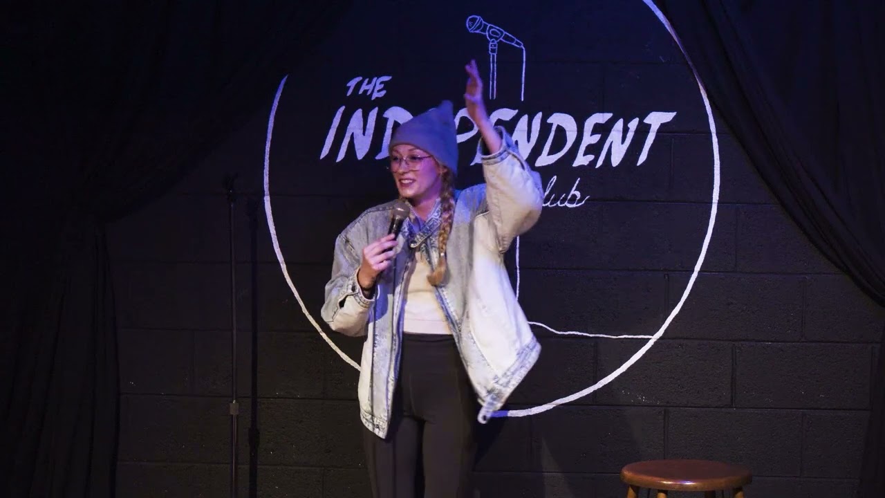 Alaina Bamfield @ Sam's Tallent Show (independent comedy club Nov 2024)