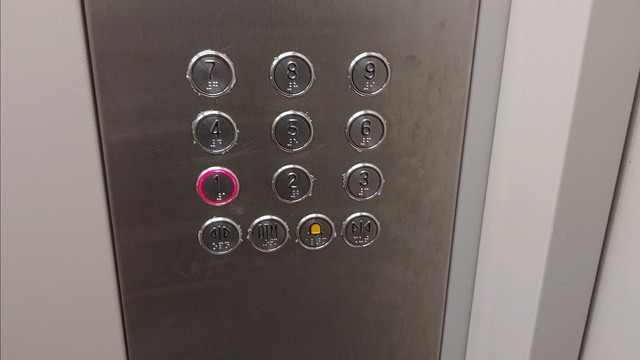 (Ужасные двери!) Пассажирский лифт ЩЛЗ ~2023 г.в. Корнеева 44 ...