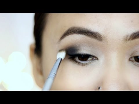 Here is a detailed guide of how to apply eyeshadows in two different quick and easy styles: 1. gradient look 2. single eyeshadow look, especially for beg...