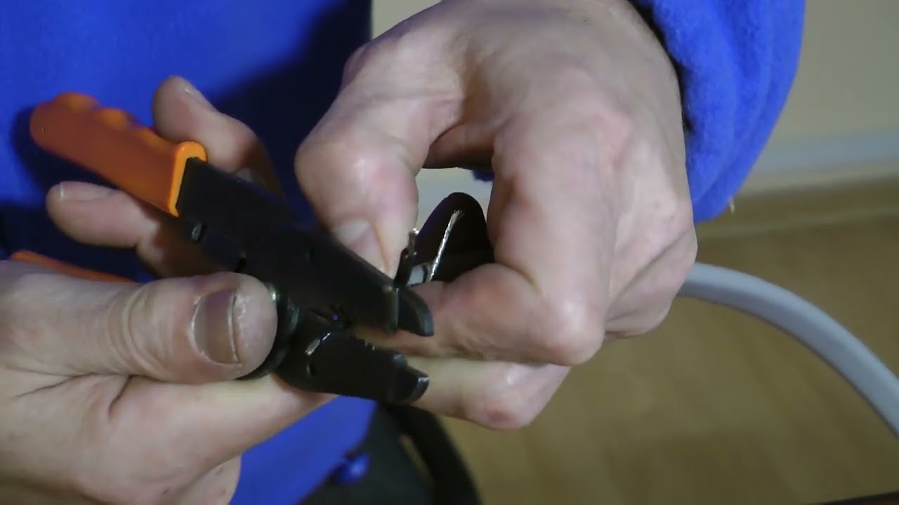 Саморегулюючий гріючий кабель та його муфтування