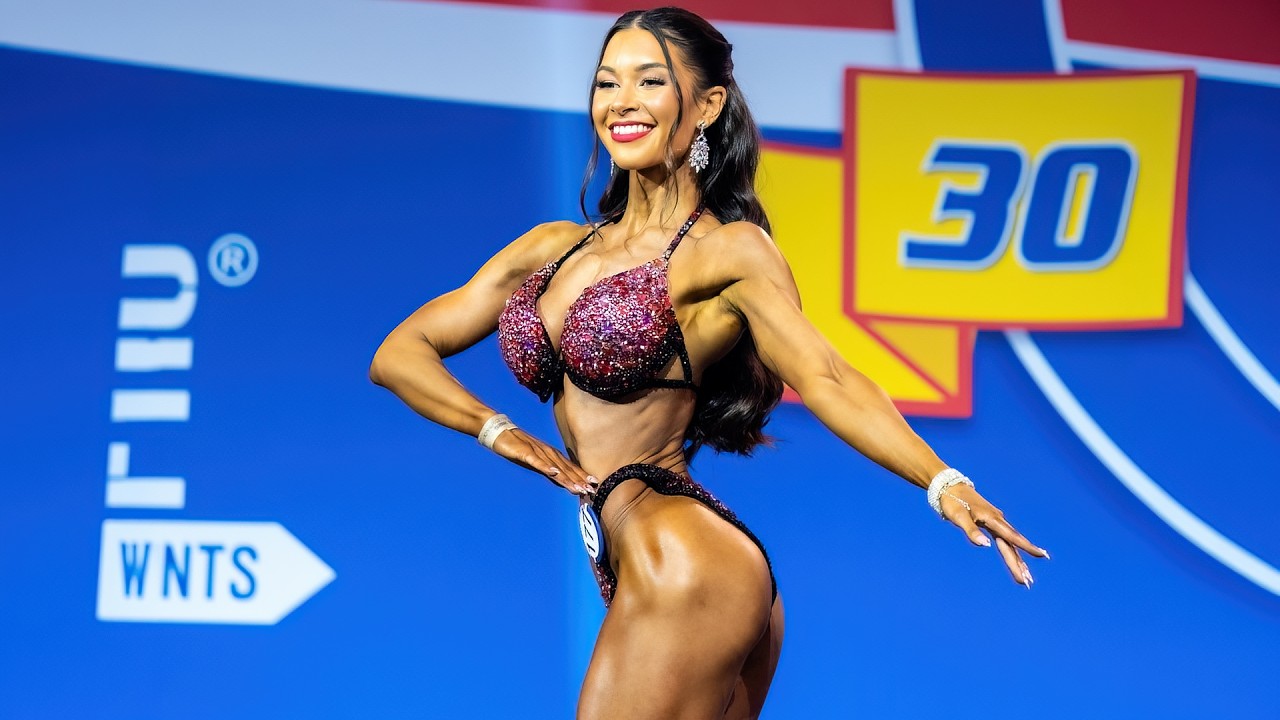 Short Bikini Fitness Girls - But no lack of amazing athletes - YouTube