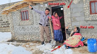 Download Lagu Family tension, husband's decision: forcing first wife to sleep behind door home in blizzard MP3