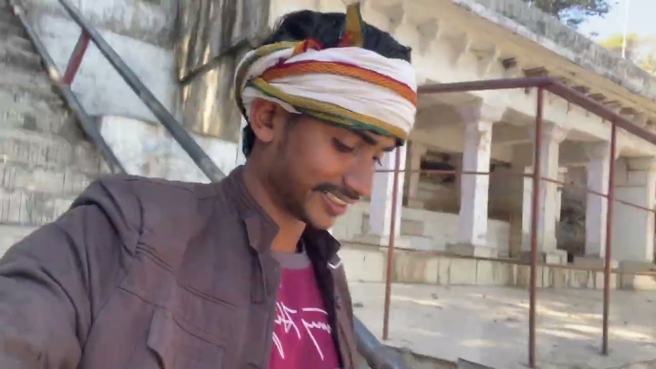 हम लोग गए थे वहाँ 👉 चित्रकूट के देवांगना घाटी पर और वहाँ 👉 हवाई अड्डा भी है और वहाँ का माहौल बहुत ❤️