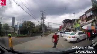 Scammer Jumps onto Car || ViralHog