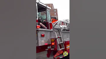 ¿Por qué los camiones de bomberos utilizan bocinas de aire?