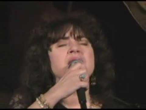 Mira JOANIE PALLATTO LIVE! - "IT'S NOT EASY" en YouTube