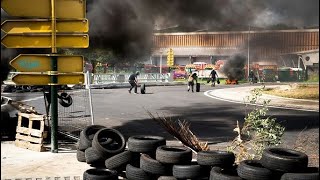 Guadeloupe : le démantèlement des barrages a commencé, mais les violences se poursuivent