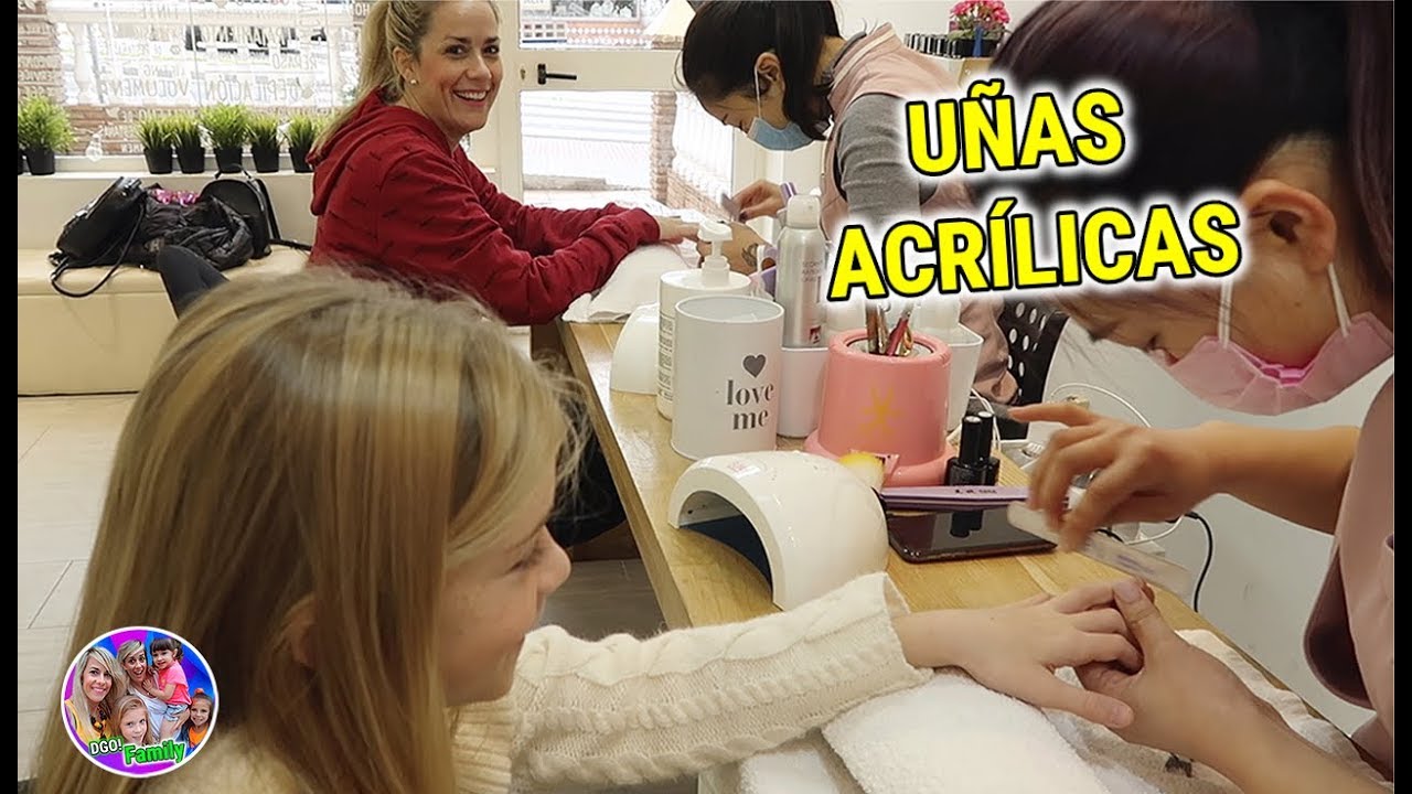 NOS PONEMOS LAS UÑAS ACRÍLICAS! REACCIÓN DE DANIELA A LAS UÑAS ACRÍLICAS POR PRIMERA VEZ