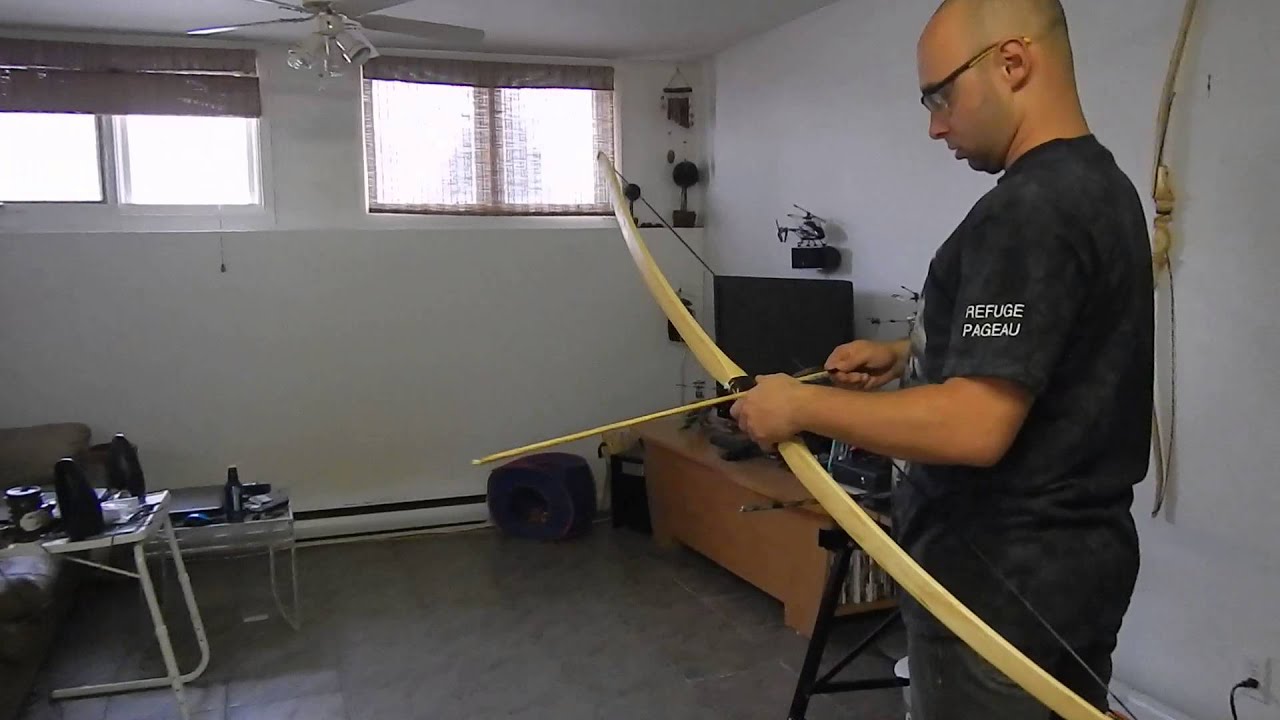 Arc de frêne fait a la main, Ash bow. - YouTube