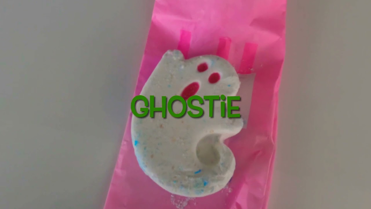 LUSH Ghostie Bath Bomb with underwater footage