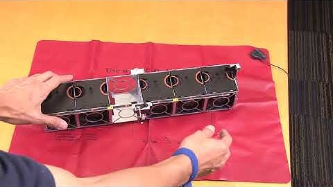 Lenovo ThinkSystem SR650 V2 removing an intrusion switch