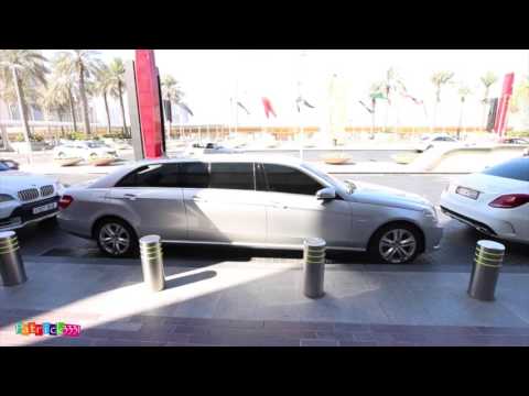 6-door-mercedes-benz-e350-stretchlimo-at-dubai-mall---patrick3331