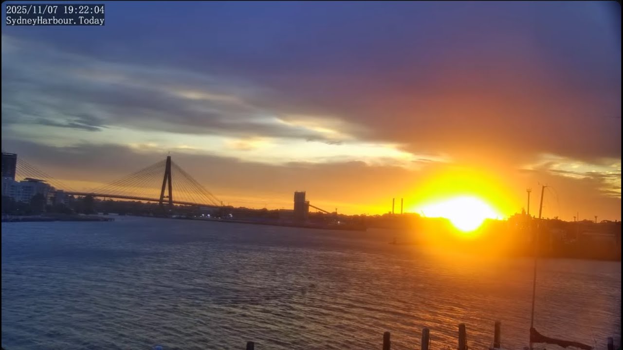 4K LIVE: Sunset after a blue sky day in our beautiful city on the harbour. Sydney Harbour Australia