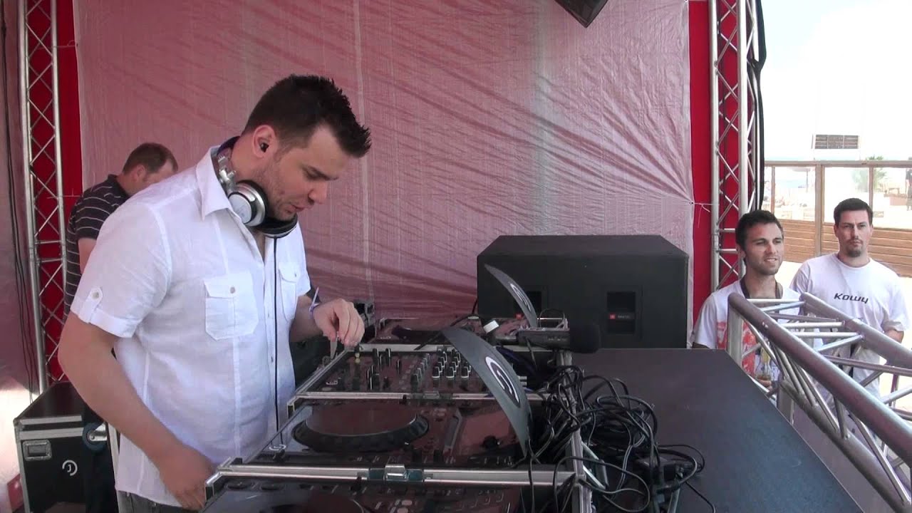 Jonas Steur Playing Split (Jonas Steur Remix) @ Luminosity Beach Festival  2011 Day 2 Part 1