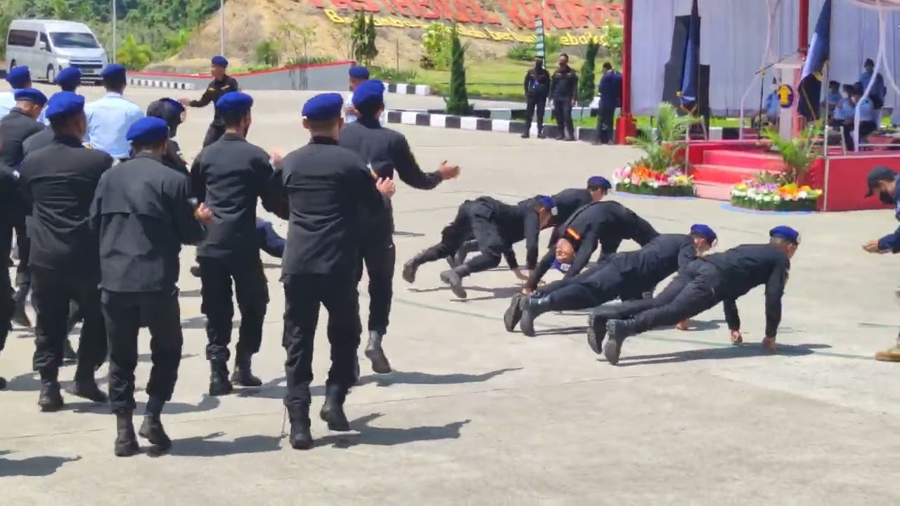 yel-yel Polsuspas , saling unjuk yel-yel alumni Poltekip 52 dan ASN 19 Nusakambangan