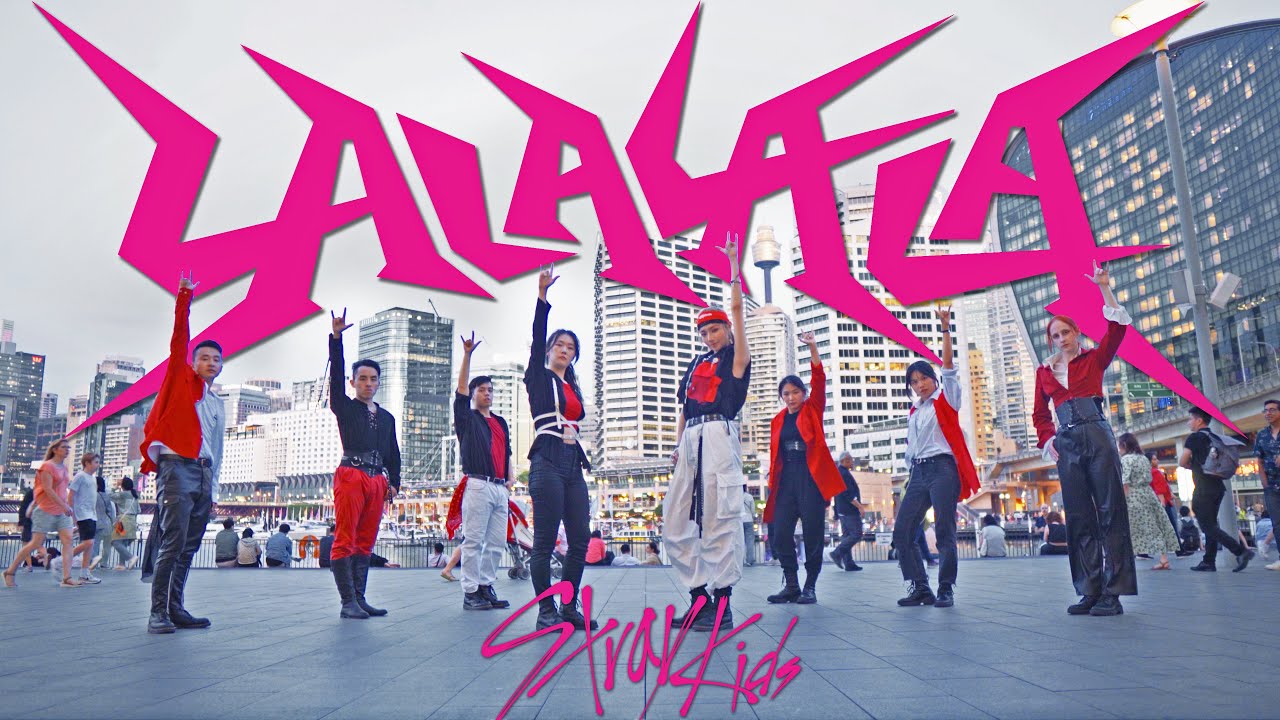KPOP IN PUBLIC] [ONE TAKE] Stray Kids - 