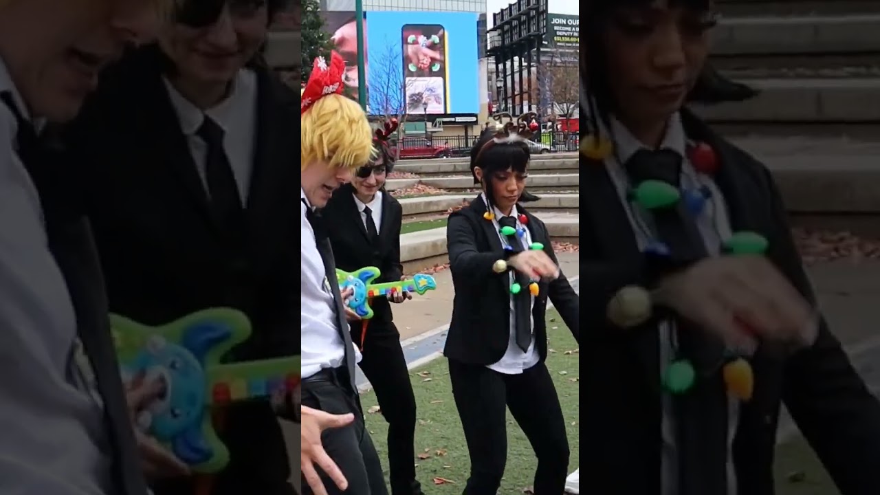 Chainsaw Man Christmas Caroling