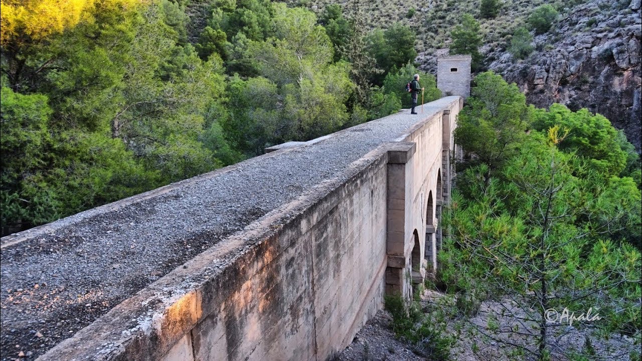 Mil curvas / Casa Fuente Alta / Nacimiento Fuente Alta. (Sierra Espuña) Murcia.